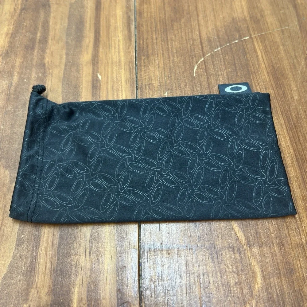 Oakley White Hard Sunglasses Case w/ Black Microfiber Drawstring Pouch Sleeve